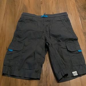 Boys NWT Urban Pipeline M 10/12 dark grey pepper gray cargo shorts.